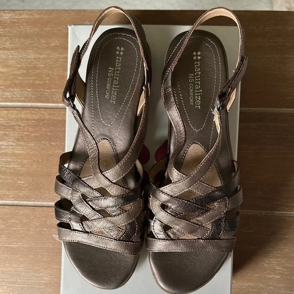 Naturalizer Women's Bronze Leather Strappy Sandals - Picture 3 of 7